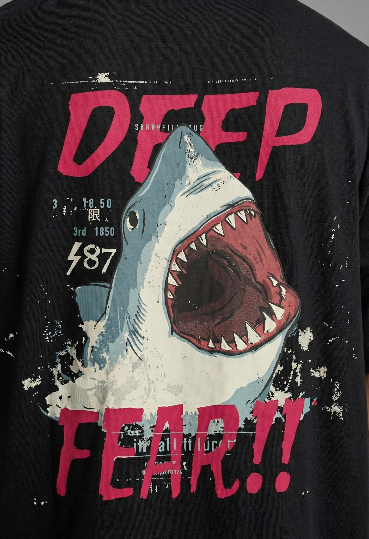 Deep Shark Fear: The Shark: Unisex Oversized Smockey Tee
